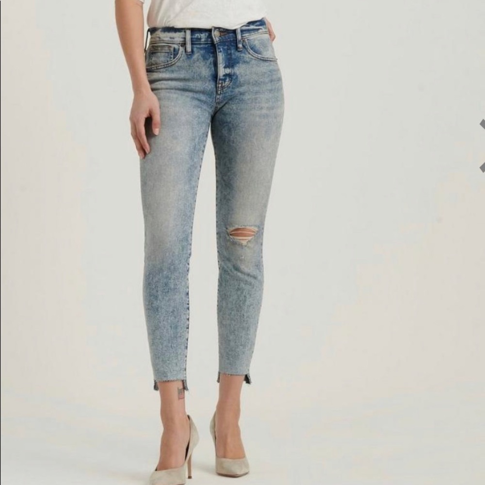 ❌❌SOLD❌❌Lucky Brand Ava skinny jeans size 4/27